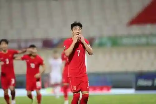 中国队沙特首发阵容是谁(37岁C罗加盟沙特球队)