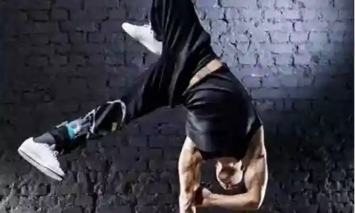 理想的街舞阵容搭配什么