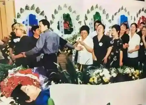 赵丽蓉葬礼阵容插图1
